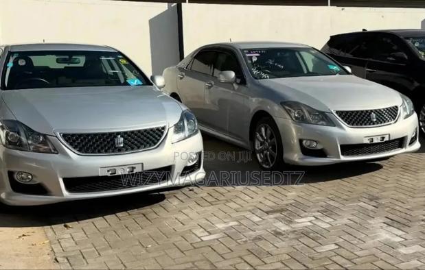 Toyota Crown 2009 Ivory