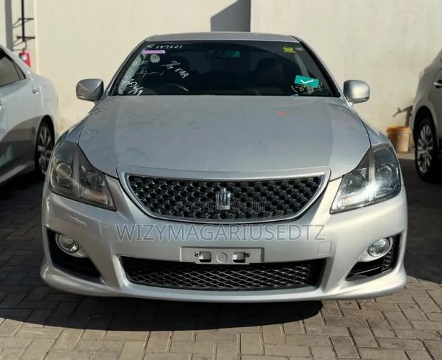 Toyota Crown 2009 Ivory