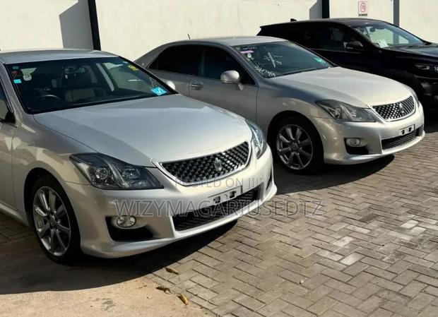 Toyota Crown 2009 Ivory