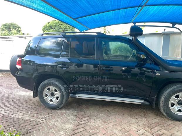 Toyota Land Cruiser 4.5 V8 DLX 2015 Black