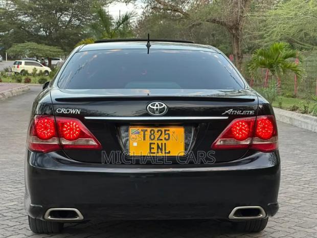 Toyota Crown 2010 Black