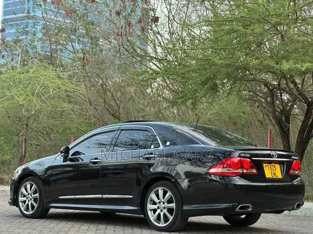 Toyota Crown 2010 Black