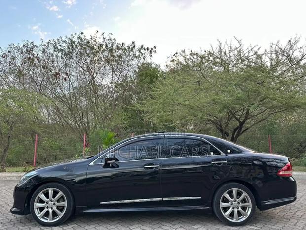 Toyota Crown 2010 Black