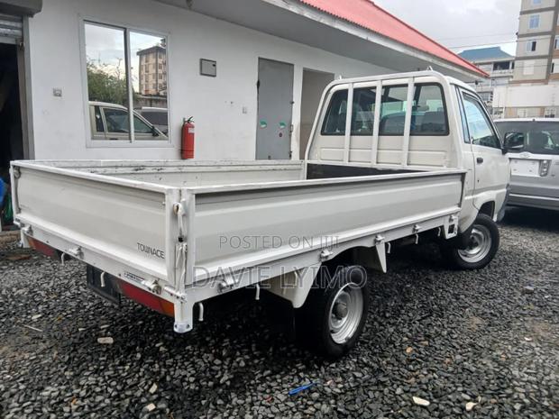 Toyota TownAce 1999 White