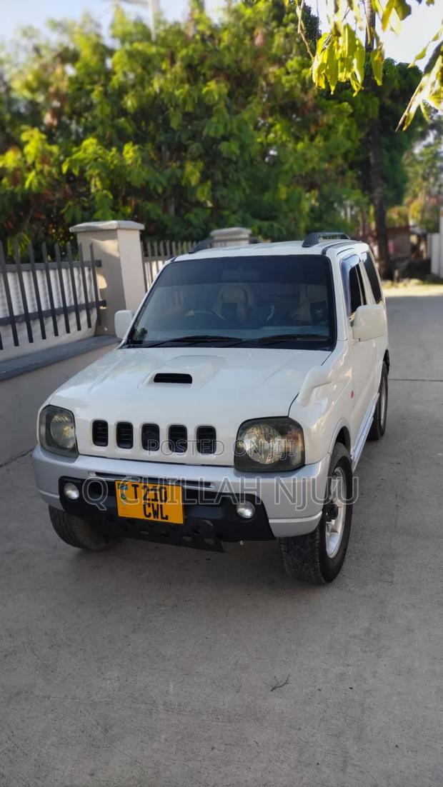 Suzuki Jimny 2000 White