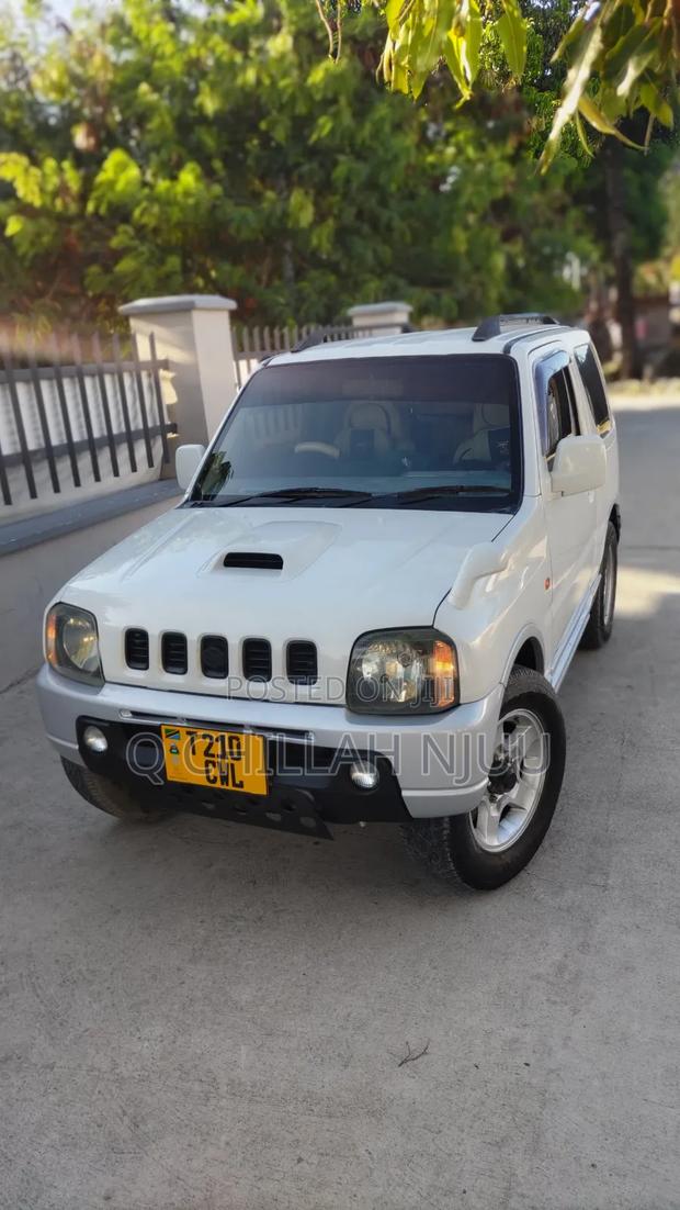 Suzuki Jimny 2000 White