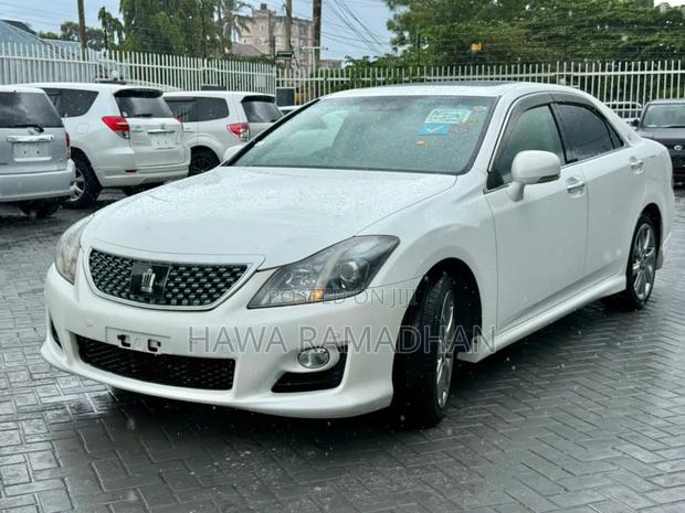 Toyota Crown 2008 White