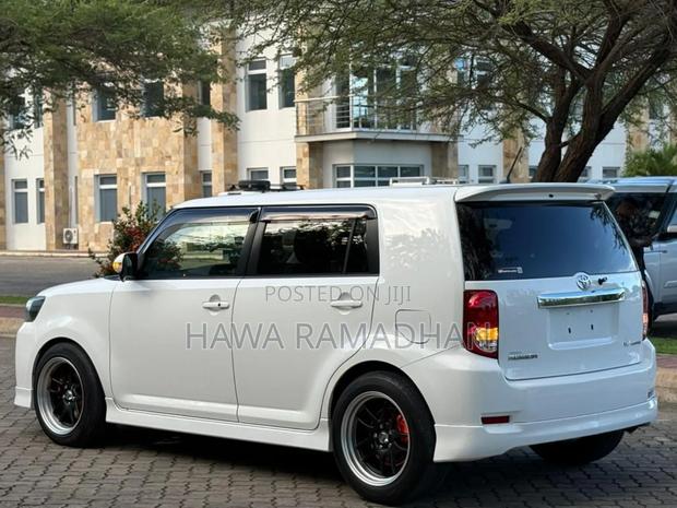Toyota Corolla Rumion 2008 White