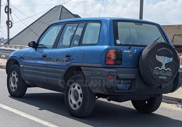 Toyota RAV4 1996 Blue