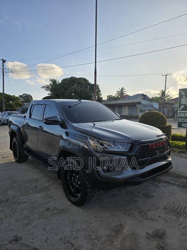 Toyota Hilux Revo Double Cab Deisel 2.4 RWD 2021 Gray