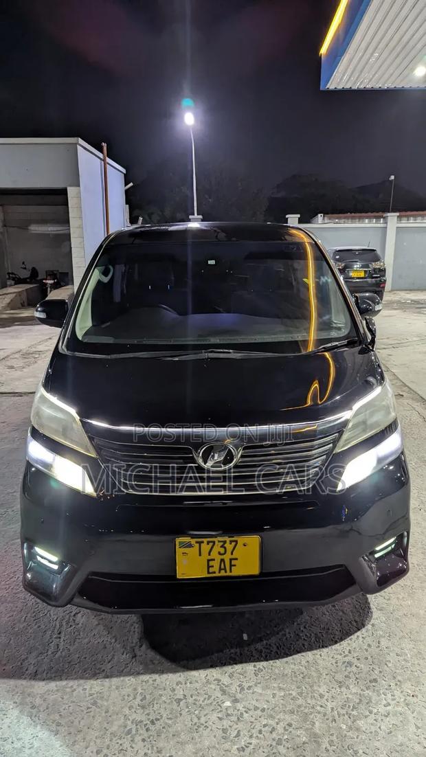 Toyota Vellfire 2010 White