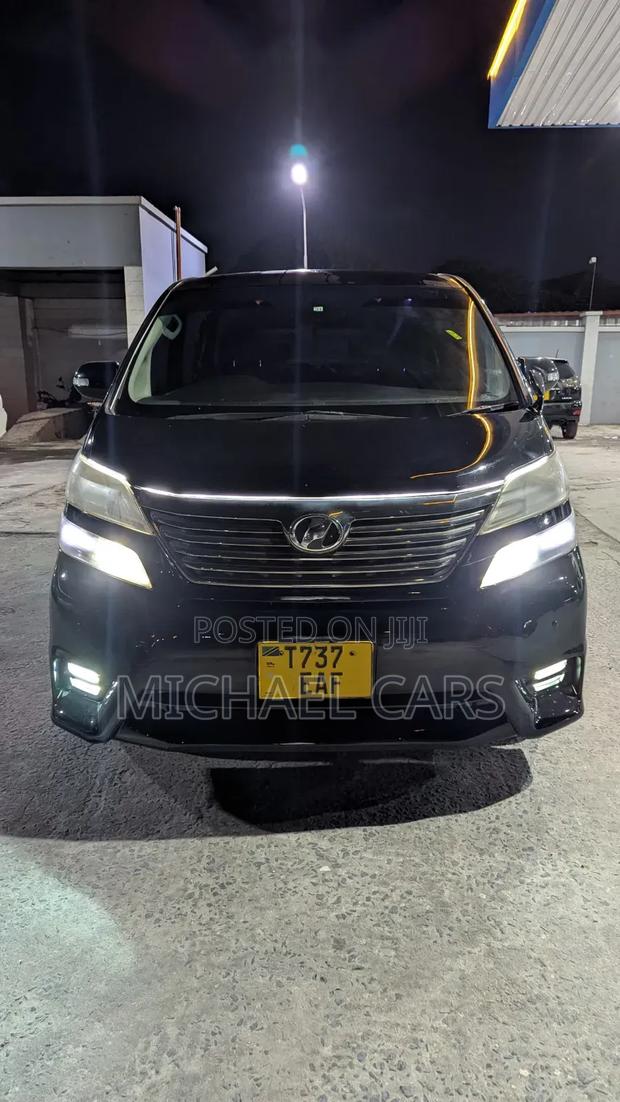 Toyota Vellfire 2010 White