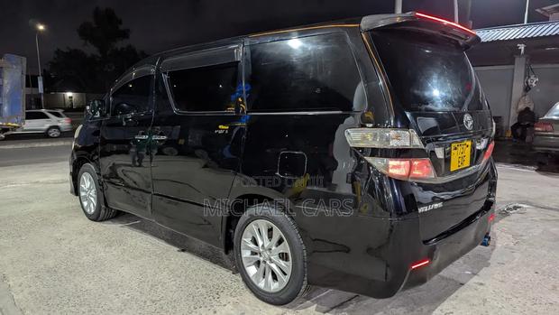 Toyota Vellfire 2010 White