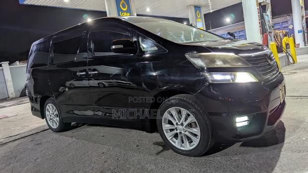Toyota Vellfire 2010 White