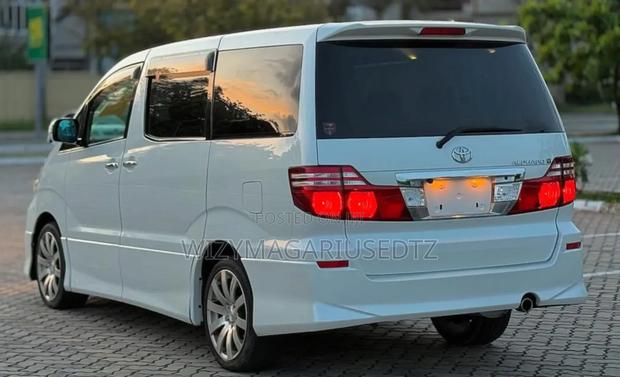 Toyota Alphard 2.4 Petrol AWD 2006 Pearl