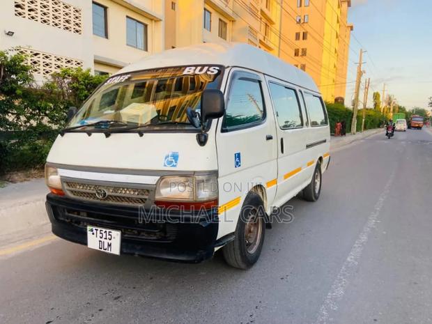 Toyota HiAce 1998 White