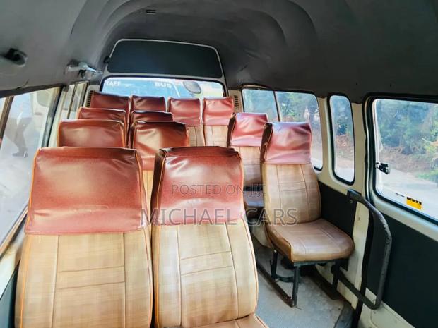 Toyota HiAce 1998 White