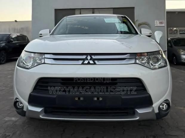 Mitsubishi Outlander 2015 White