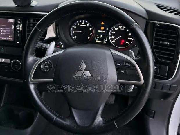 Mitsubishi Outlander 2015 White