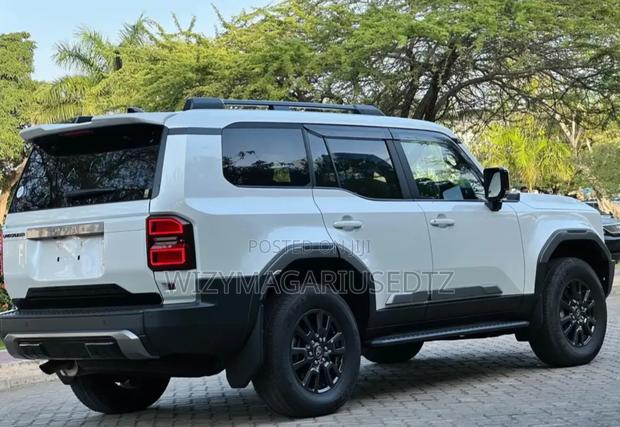 Toyota Land Cruiser Prado 2.7 2025 Off white