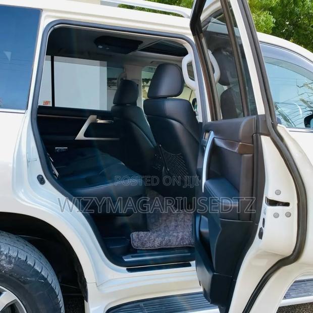 Toyota Land Cruiser 4.6 V8 AX G Selection 2017 Off white