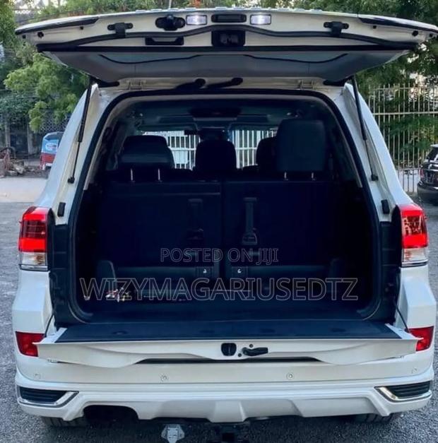 Toyota Land Cruiser 4.6 V8 AX G Selection 2017 Off white