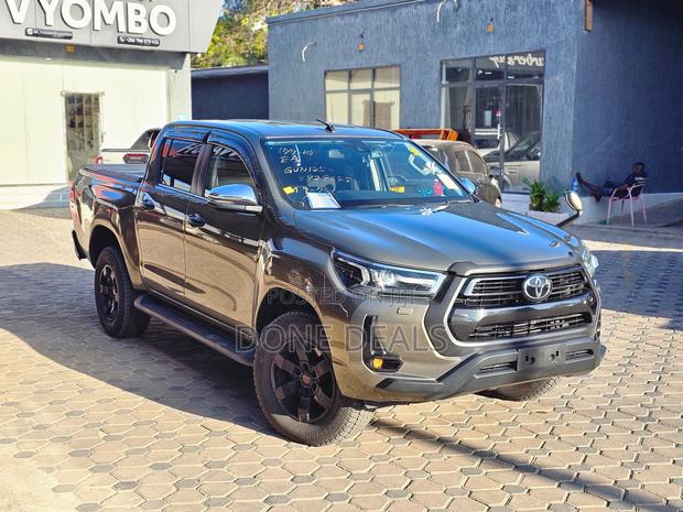 Toyota Hilux 2021 Gray