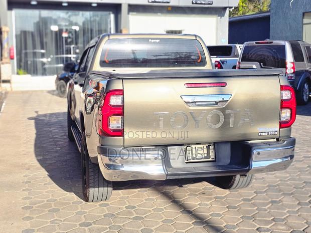 Toyota Hilux 2021 Gray