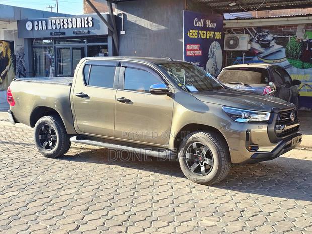 Toyota Hilux 2021 Gray