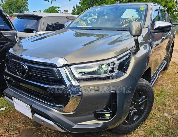 Toyota Hilux 2020 Burgundy