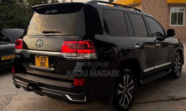 Toyota Land Cruiser 2015 Black