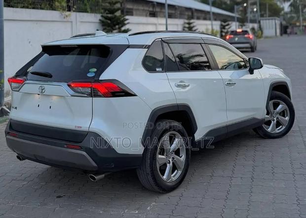 Toyota RAV4 2020 White