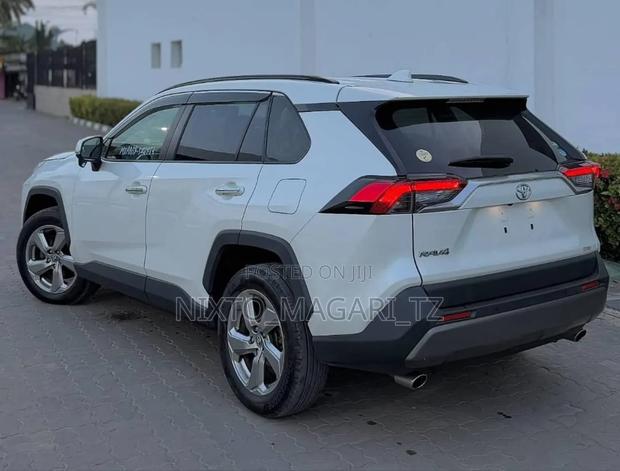 Toyota RAV4 2020 White
