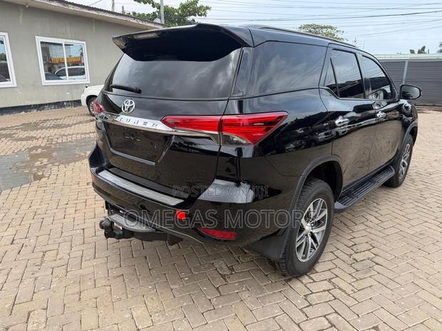 Toyota Fortuner 2018 Black