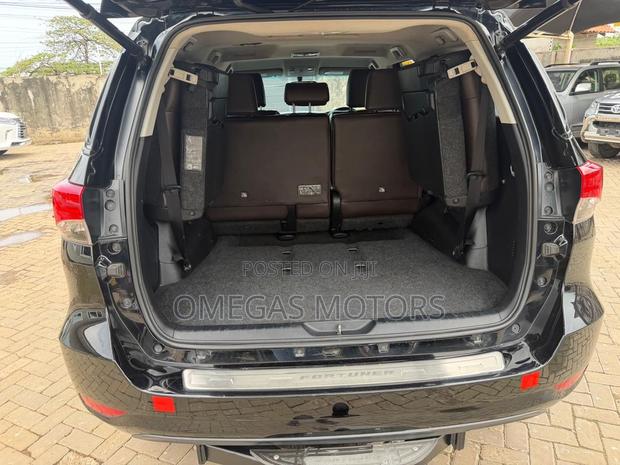 Toyota Fortuner 2018 Black