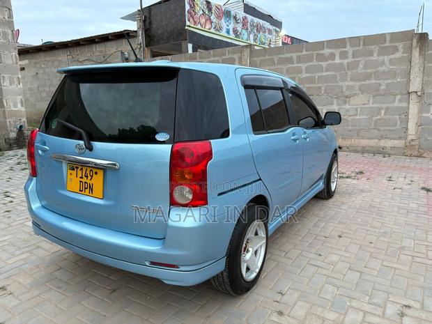 Toyota Raum 2004 Blue