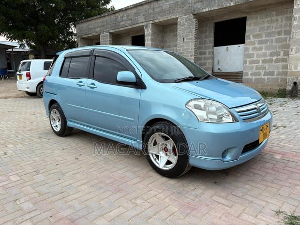 Toyota Raum 2004 Blue