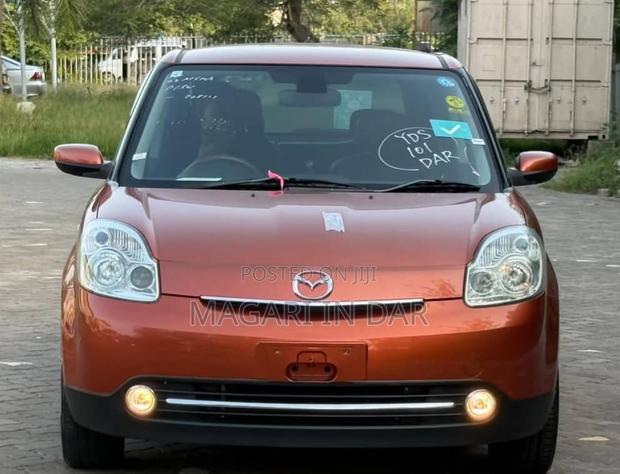 Mazda Verisa 2009 Orange