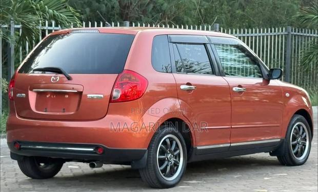 Mazda Verisa 2009 Orange