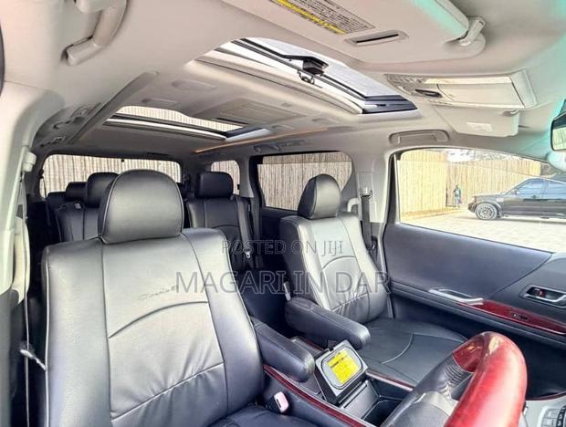 Toyota Vellfire 2010 White