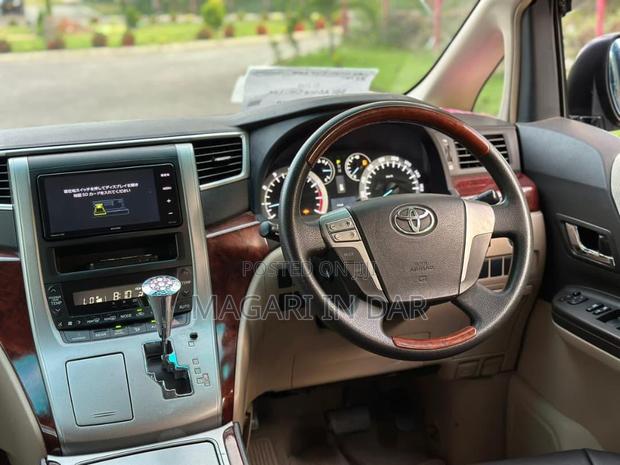 Toyota Vellfire 2010 Black
