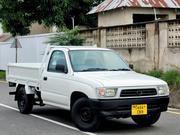 Toyota Hilux 2000 White for sale