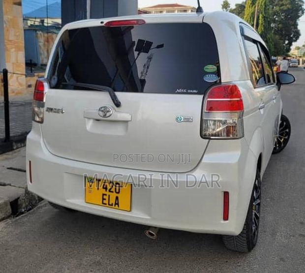 Toyota Spade 2012 White