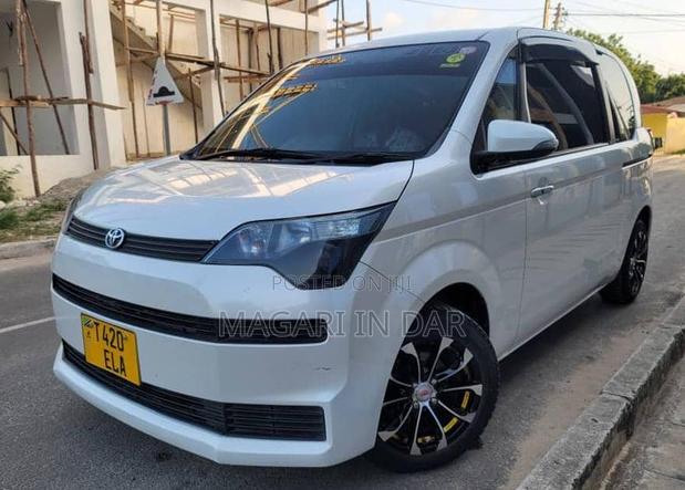 Toyota Spade 2012 White