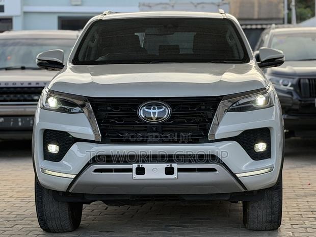 Toyota Fortuner 2.8 D AWD 2022 White