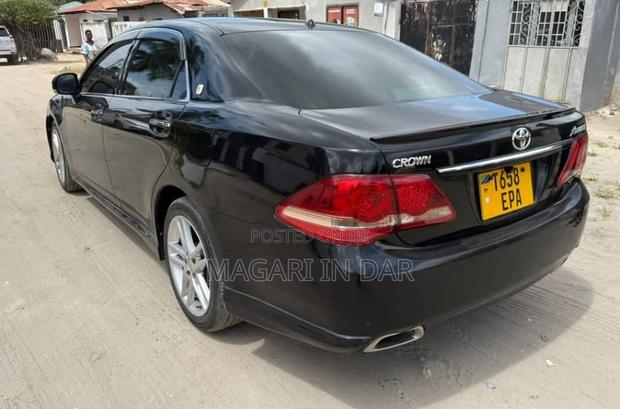 Toyota Crown 2009 Black