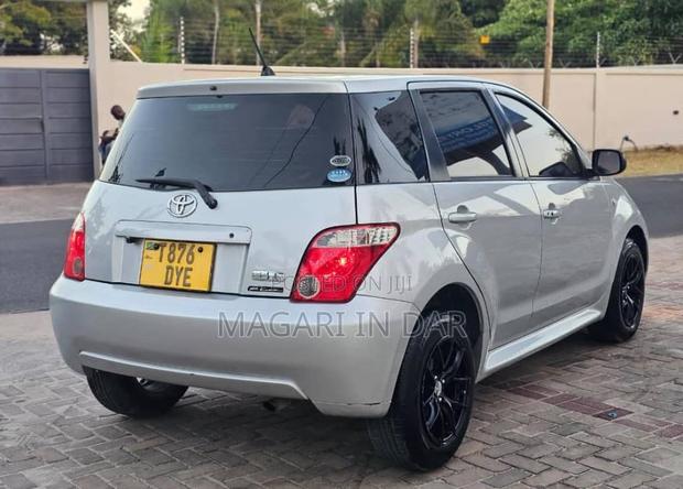 Toyota IST 2005 Silver