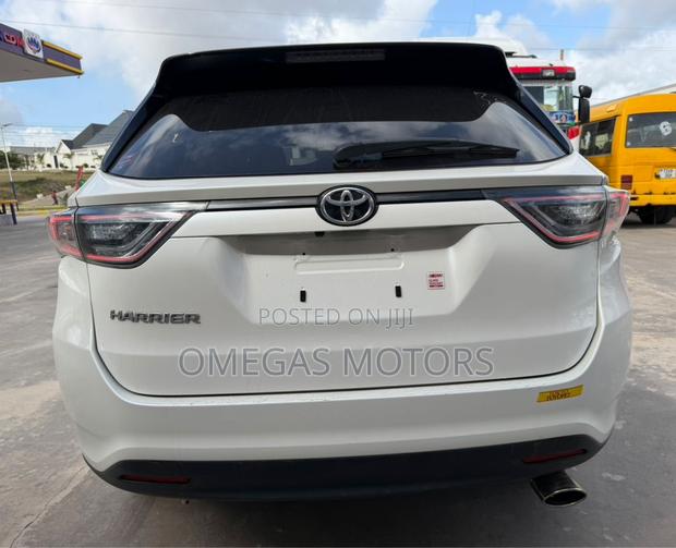 Toyota Harrier 2.0 2015 White