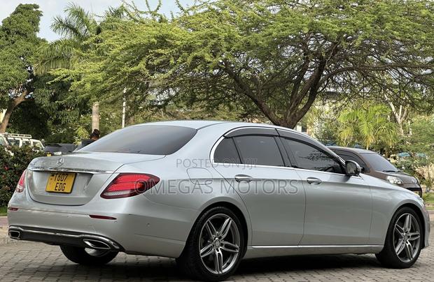 Mercedes-Benz E200 2017 Silver