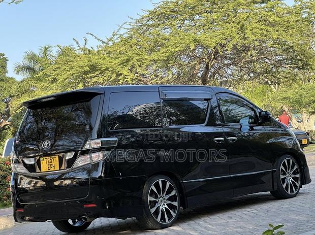 Toyota Vellfire 2010 Black